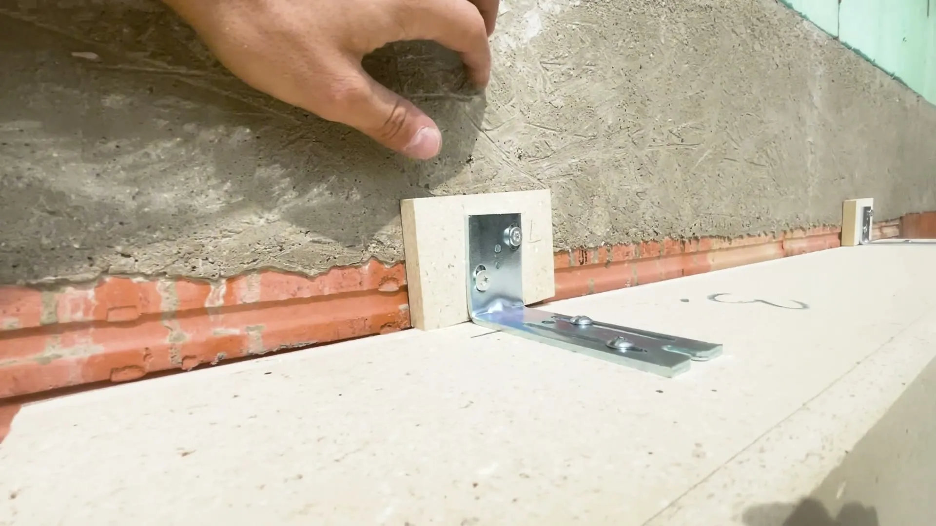Horní kotvení boxu přes izolační podložku