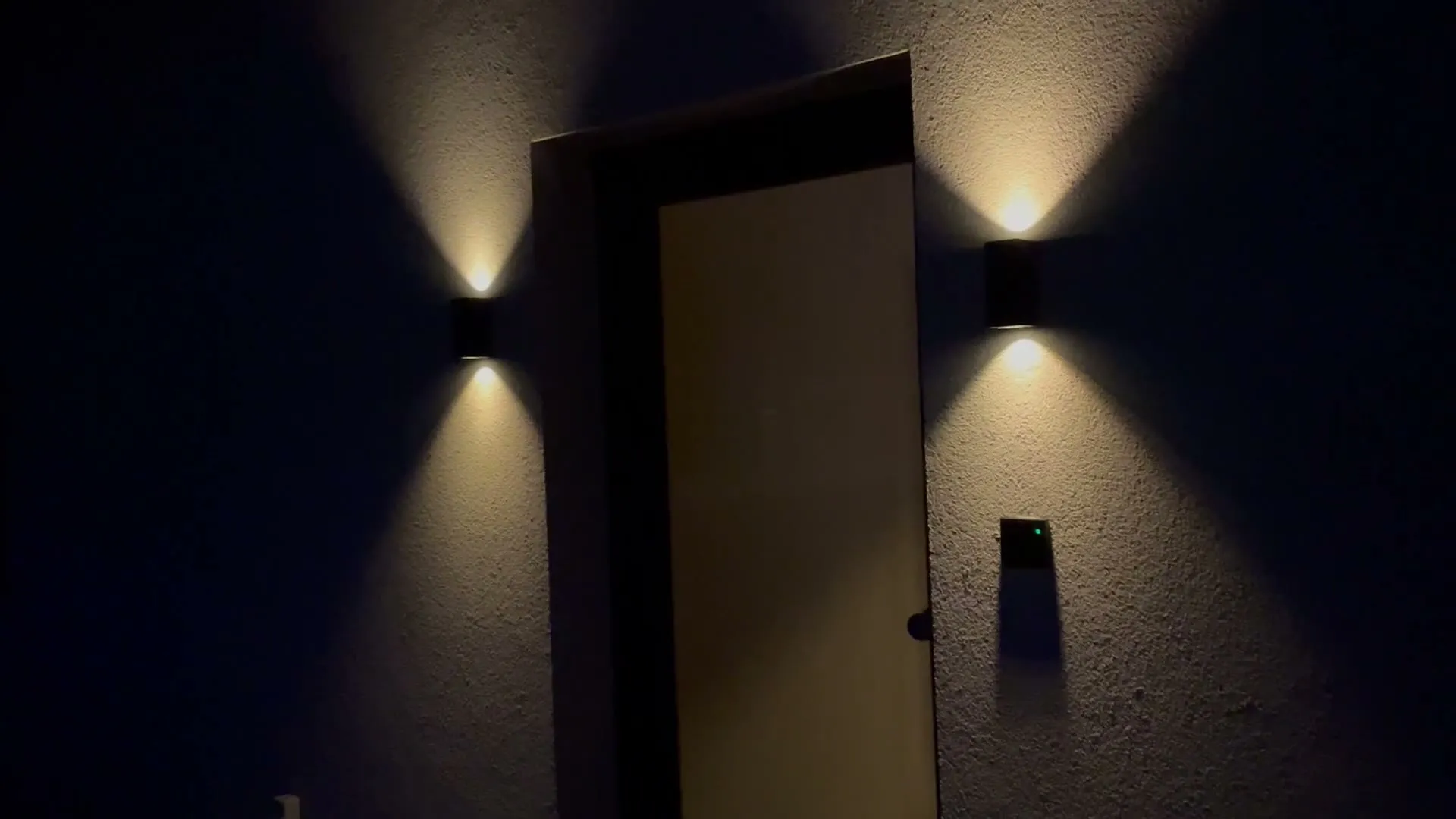 Osvětlení vstupu nástěnnými svítidly