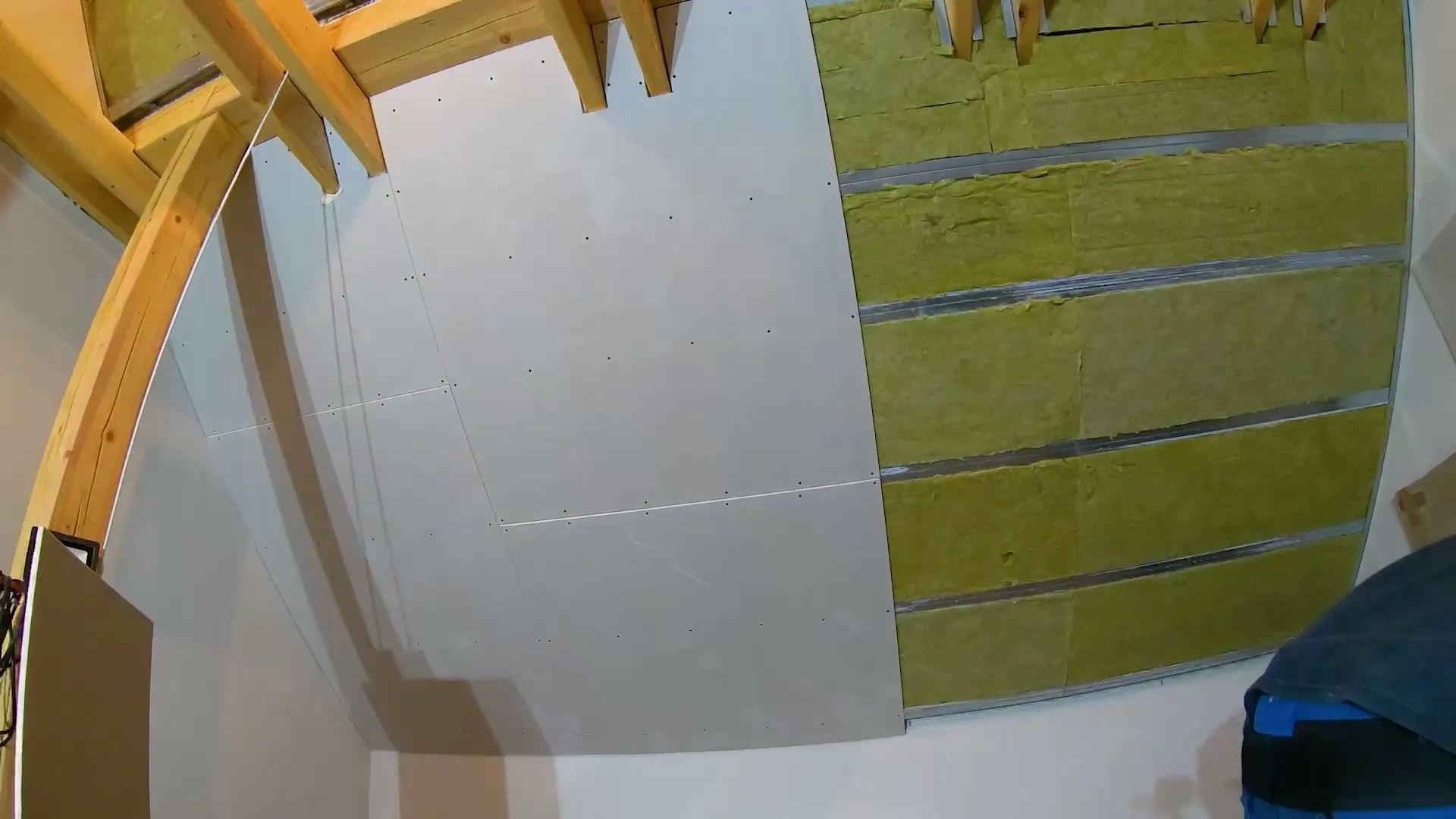 Postupné zaklápění vysoké podkrovní šikminy