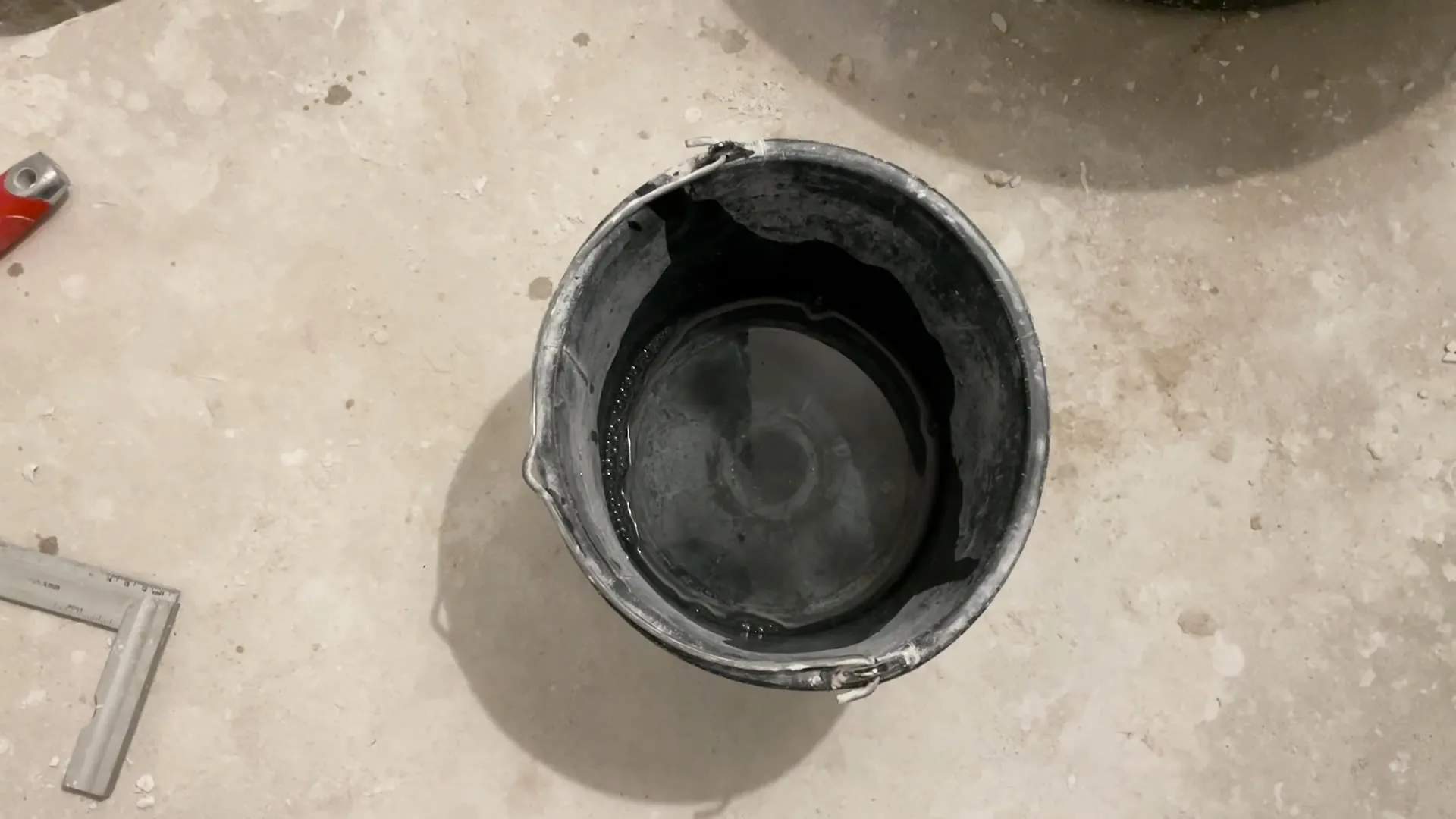 Voda pro rozmíchání spárovacího tmelu
