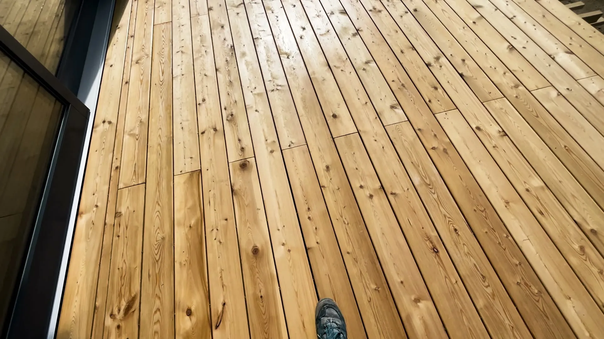 Čelní spoje modřínových terasových prken