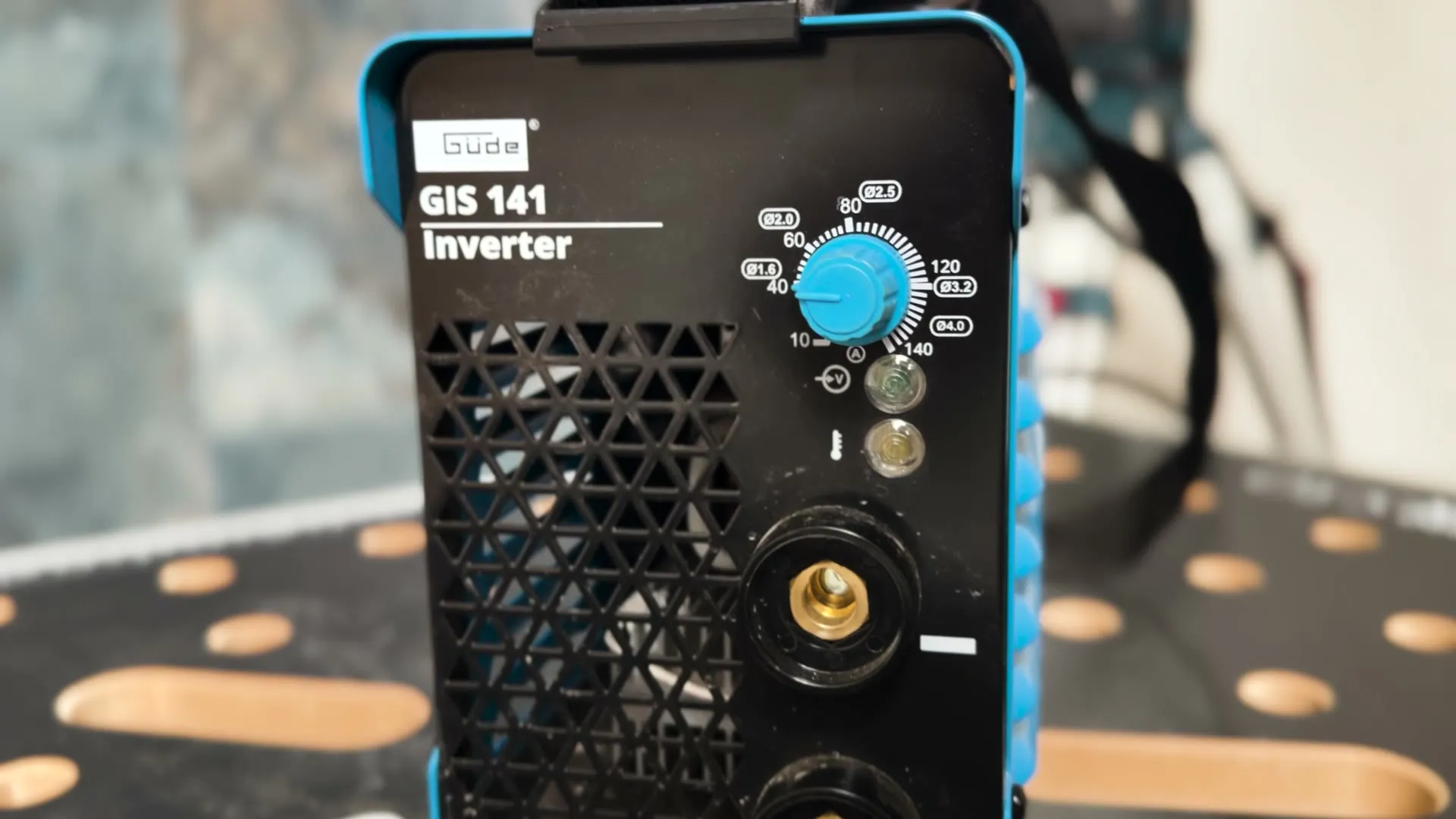 Čelní panel svářečky Güde GIS 141