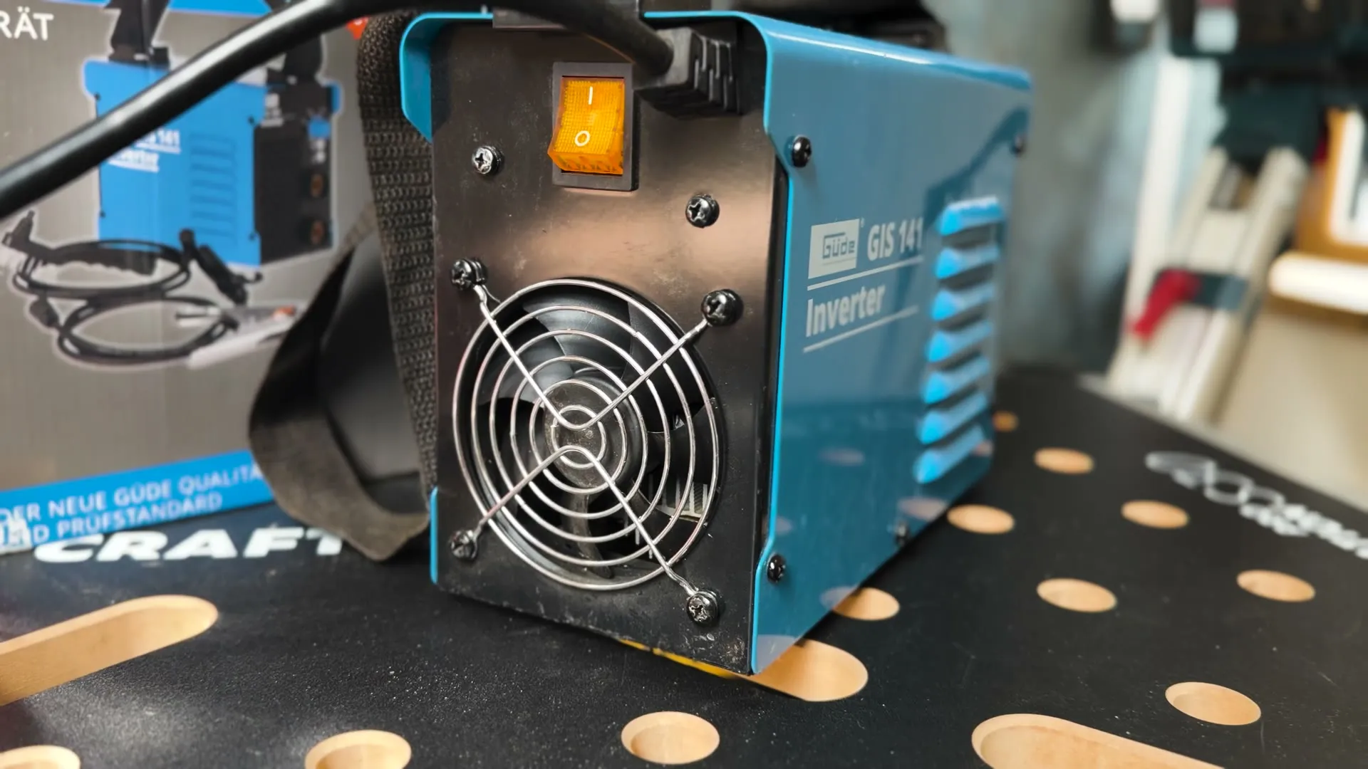 Ventilátor a vypínač svářečky GIS 141