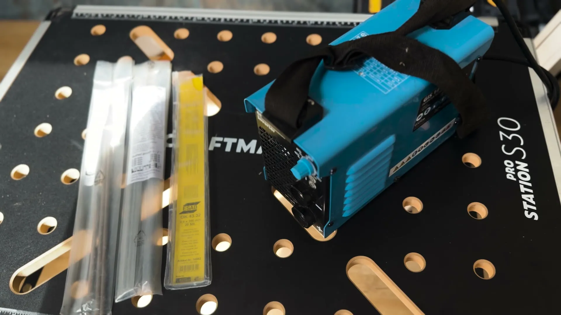 Svářečka Güde GIS 141 a elektrody