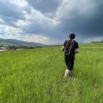 Projektant na obhlídce stavební parcely